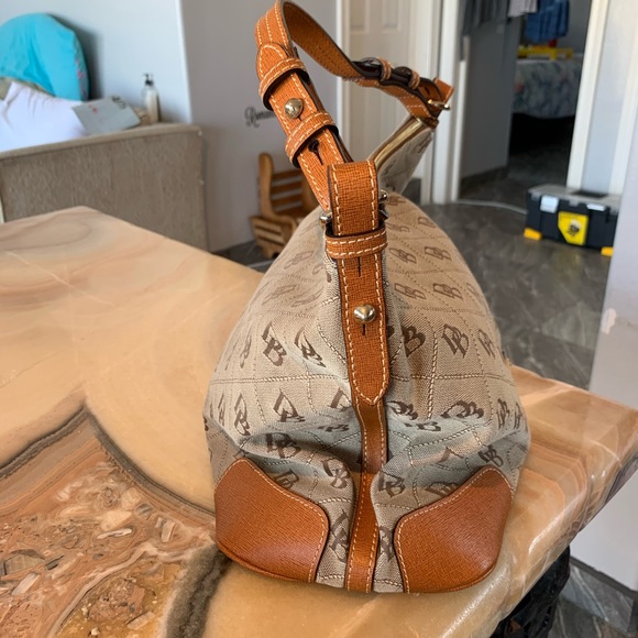 Dooney & Bourke Large tan logo canvas hobo bag - Picture 3 of 10